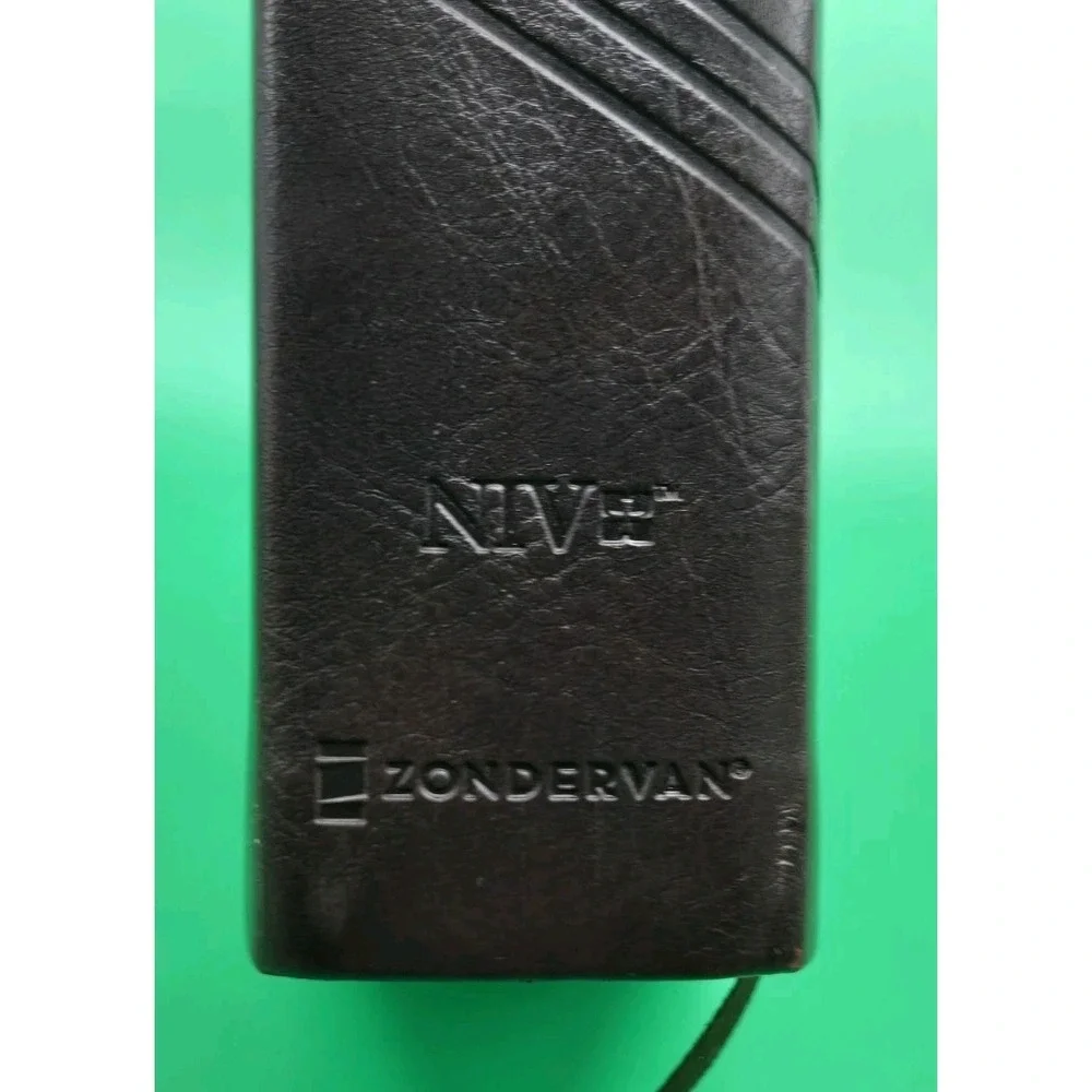 Holy Bible NIV Giant Print 2011 Zondervan‎ Brown Leathersoft Personal Size